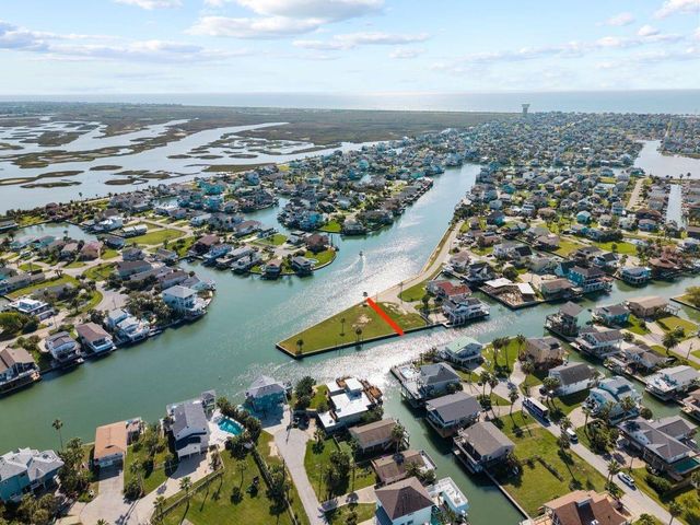 4205 Flamingo Way, Jamaica Beach, TX 77554