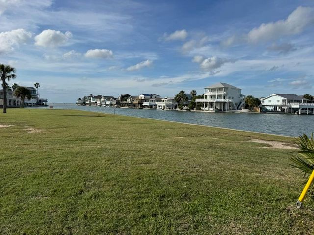 4205 Flamingo Way, Jamaica Beach, TX 77554