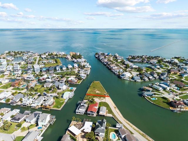 4205 Flamingo Way, Jamaica Beach, TX 77554