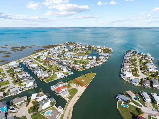 4205 Flamingo Way, Jamaica Beach, TX 77554