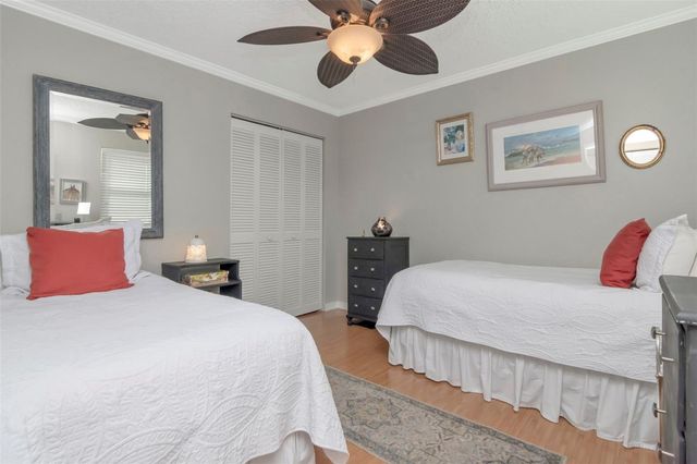 484 SANTA CRUZ PLACE NE H, St Petersburg, FL 33703