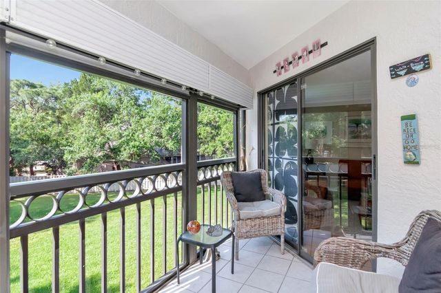 484 SANTA CRUZ PLACE NE H, St Petersburg, FL 33703