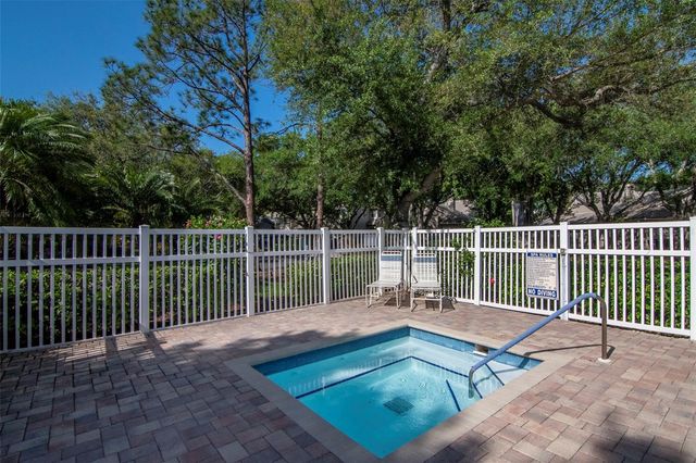 484 SANTA CRUZ PLACE NE H, St Petersburg, FL 33703