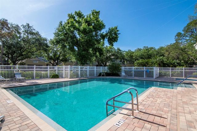 484 SANTA CRUZ PLACE NE H, St Petersburg, FL 33703