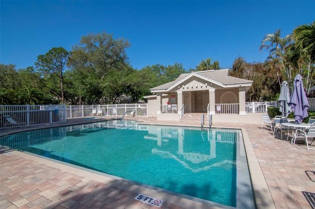 484 SANTA CRUZ PLACE NE H, St Petersburg, FL 33703