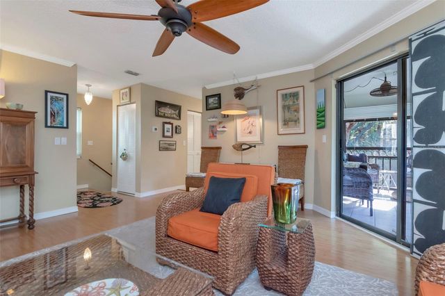 484 SANTA CRUZ PLACE NE H, St Petersburg, FL 33703