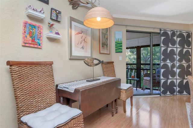 484 SANTA CRUZ PLACE NE H, St Petersburg, FL 33703