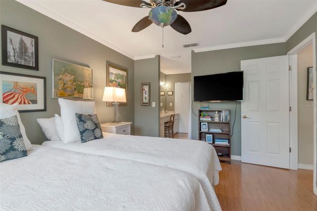 484 SANTA CRUZ PLACE NE H, St Petersburg, FL 33703