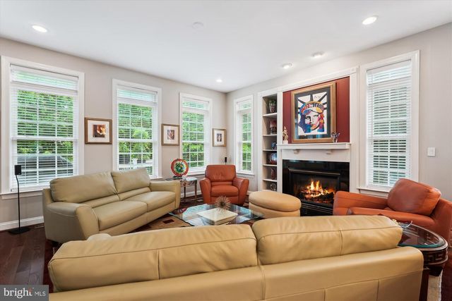 47666 PAULSEN SQ, Potomac Falls, VA 20165