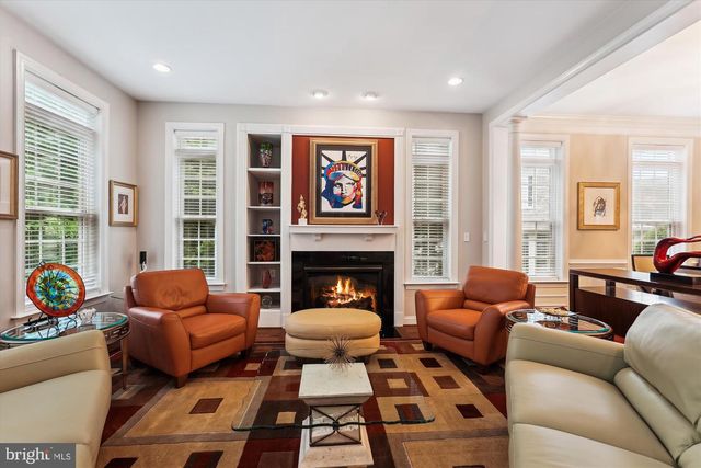 47666 PAULSEN SQ, Potomac Falls, VA 20165