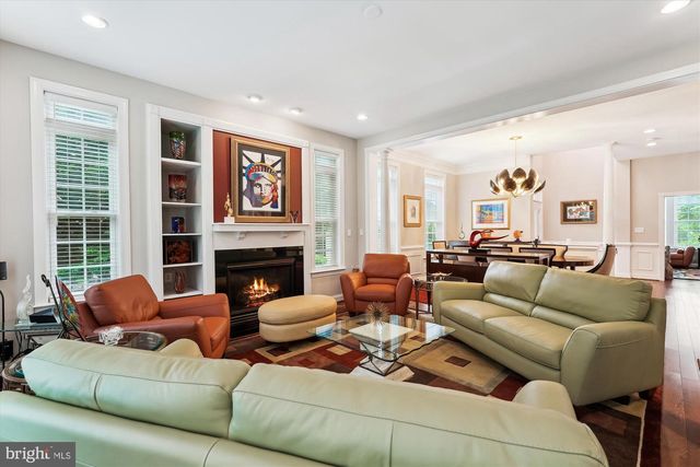 47666 PAULSEN SQ, Potomac Falls, VA 20165