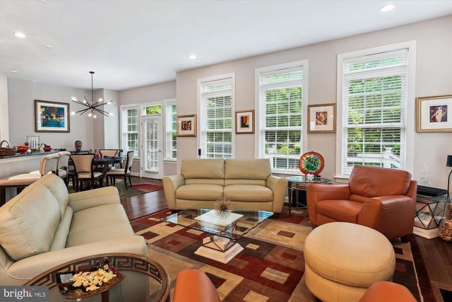 47666 PAULSEN SQ, Potomac Falls, VA 20165