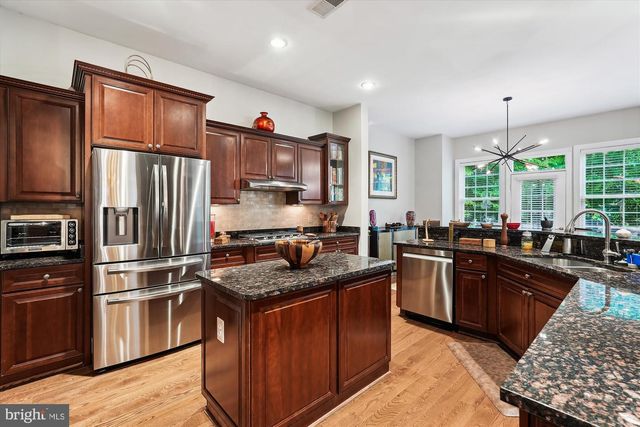 47666 PAULSEN SQ, Potomac Falls, VA 20165