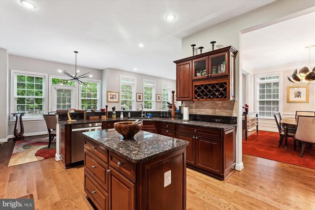 47666 PAULSEN SQ, Potomac Falls, VA 20165