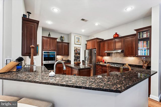 47666 PAULSEN SQ, Potomac Falls, VA 20165