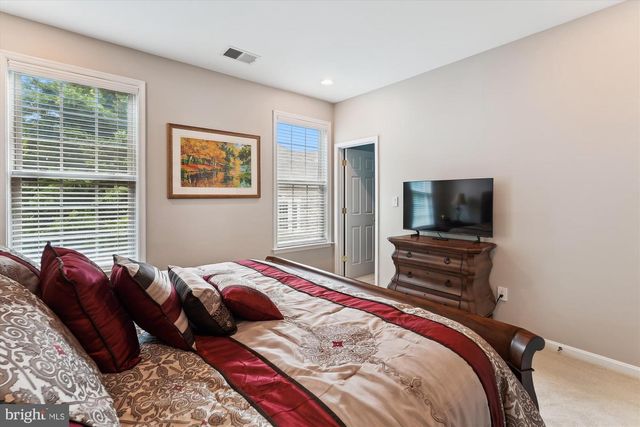 47666 PAULSEN SQ, Potomac Falls, VA 20165