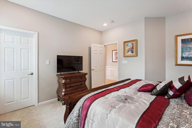 47666 PAULSEN SQ, Potomac Falls, VA 20165