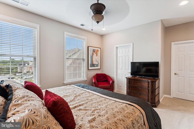 47666 PAULSEN SQ, Potomac Falls, VA 20165