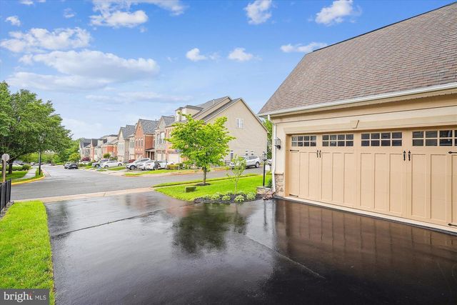 47666 PAULSEN SQ, Potomac Falls, VA 20165