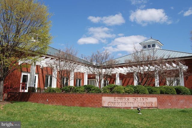 47666 PAULSEN SQ, Potomac Falls, VA 20165