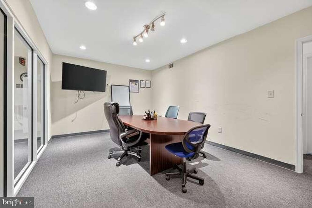 Image 13 of property listing at 606 RALEIGH PL SE, Washington, DC 20032