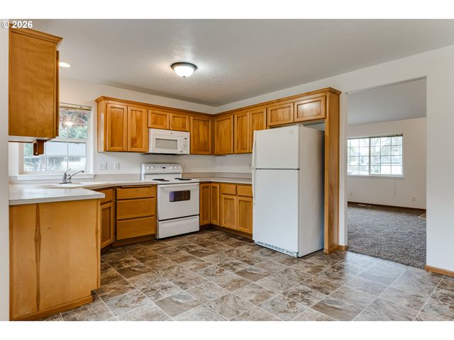 555 HOLLYHOCK Ln, Eugene, OR 97404