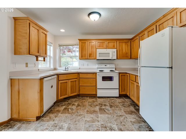 555 HOLLYHOCK Ln, Eugene, OR 97404
