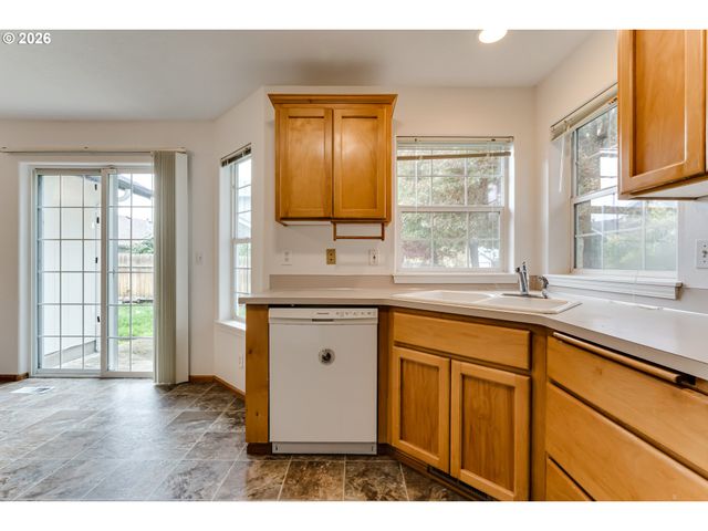 555 HOLLYHOCK Ln, Eugene, OR 97404