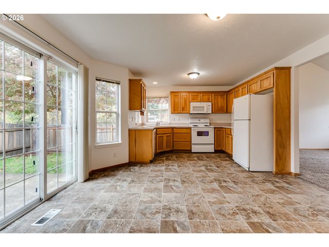 555 HOLLYHOCK Ln, Eugene, OR 97404