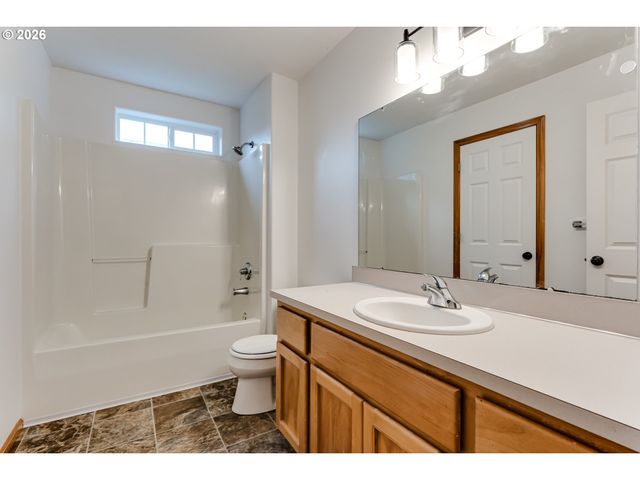 555 HOLLYHOCK Ln, Eugene, OR 97404