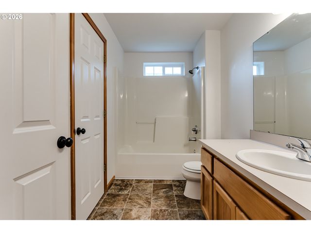 555 HOLLYHOCK Ln, Eugene, OR 97404