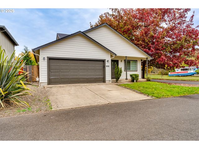 555 HOLLYHOCK Ln, Eugene, OR 97404