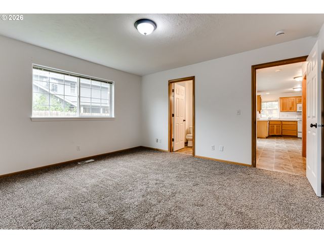 555 HOLLYHOCK Ln, Eugene, OR 97404