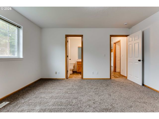 555 HOLLYHOCK Ln, Eugene, OR 97404