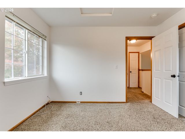 555 HOLLYHOCK Ln, Eugene, OR 97404