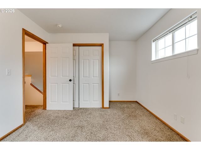 555 HOLLYHOCK Ln, Eugene, OR 97404