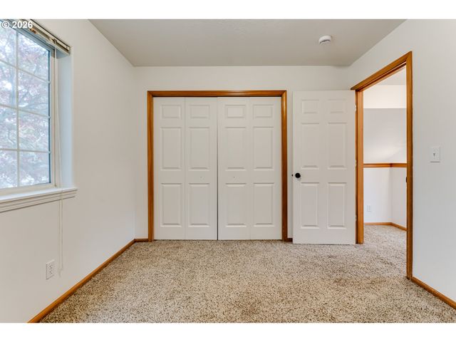 555 HOLLYHOCK Ln, Eugene, OR 97404