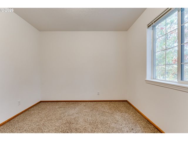 555 HOLLYHOCK Ln, Eugene, OR 97404