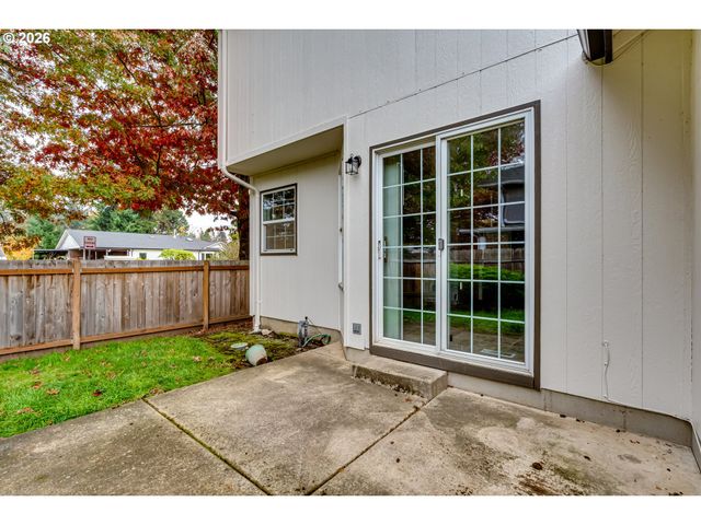 555 HOLLYHOCK Ln, Eugene, OR 97404