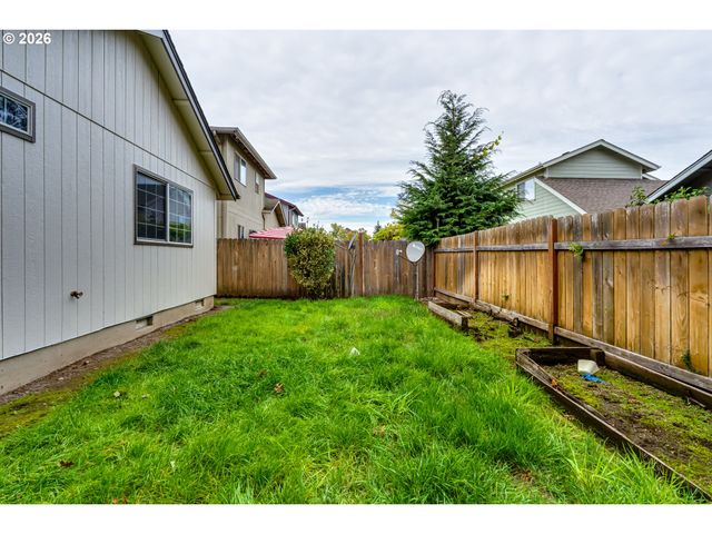 555 HOLLYHOCK Ln, Eugene, OR 97404