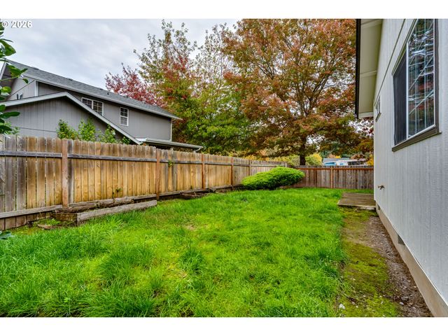 555 HOLLYHOCK Ln, Eugene, OR 97404