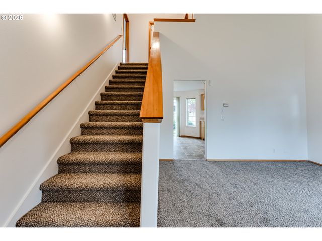 555 HOLLYHOCK Ln, Eugene, OR 97404