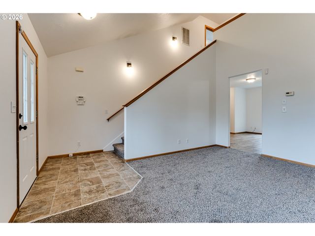 555 HOLLYHOCK Ln, Eugene, OR 97404