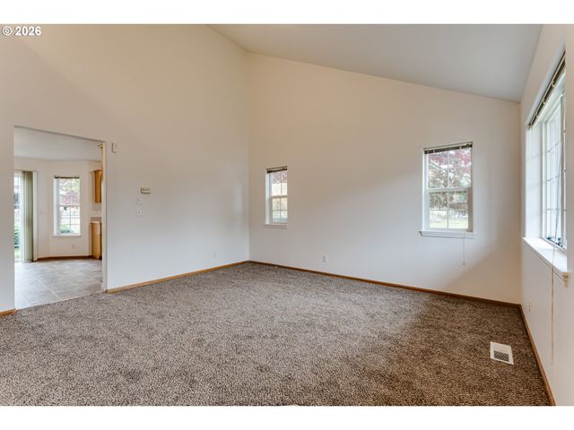 555 HOLLYHOCK Ln, Eugene, OR 97404