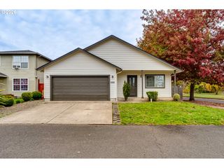 555 HOLLYHOCK Ln, Eugene, OR 97404