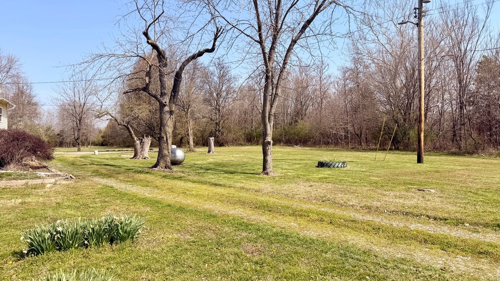 Image 2 of property listing at 800 W Mccord Street, Centralia, IL 62801