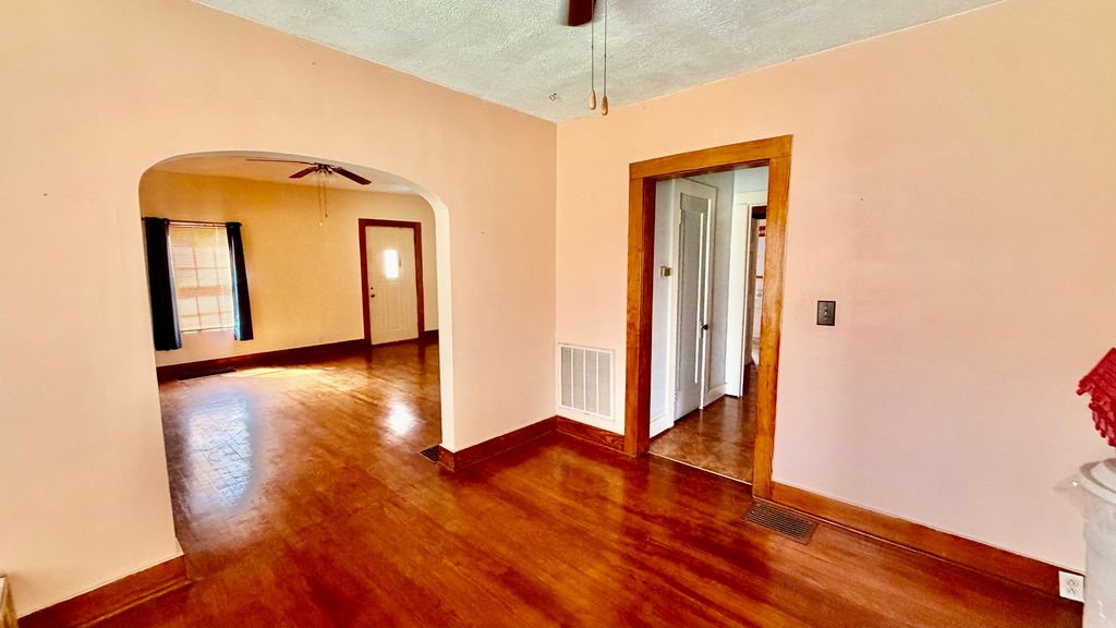 Image 11 of property listing at 800 W Mccord Street, Centralia, IL 62801