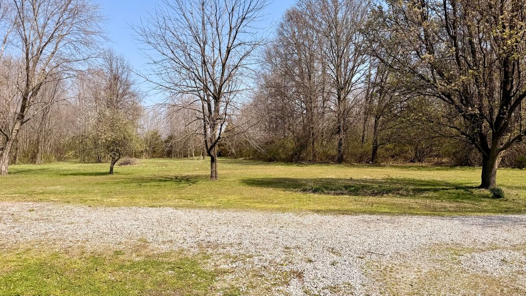 Image 3 of property listing at 800 W Mccord Street, Centralia, IL 62801