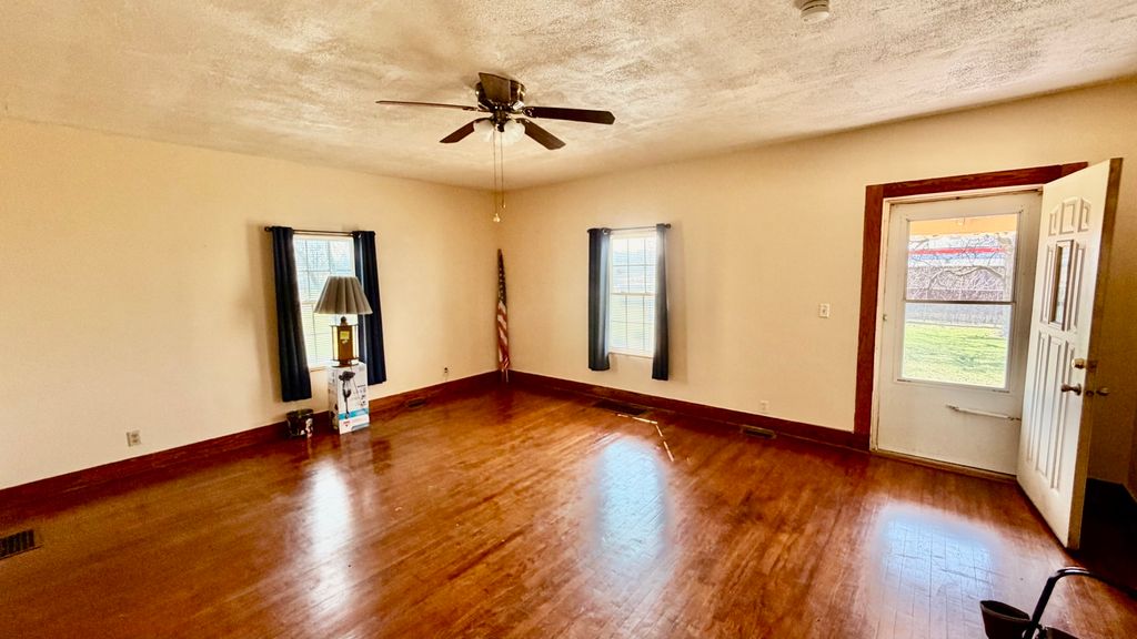 Image 5 of property listing at 800 W Mccord Street, Centralia, IL 62801