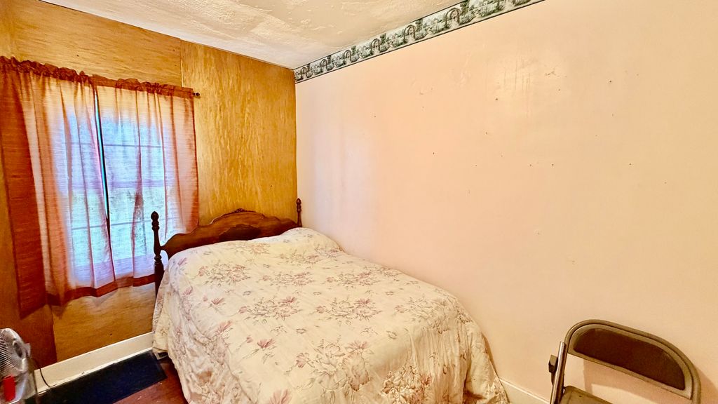 Image 6 of property listing at 800 W Mccord Street, Centralia, IL 62801